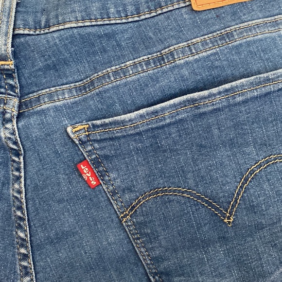 LEVI 710 super skinny jean shorts - Picture 5 of 9